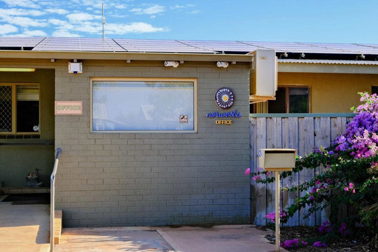Norwesta Lifestyle Park Hotel Carnarvon Bagian luar foto
